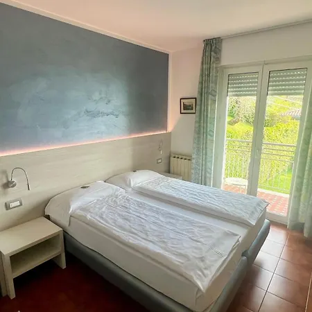 Albergo Villa Edera Malcesine Exterior photo